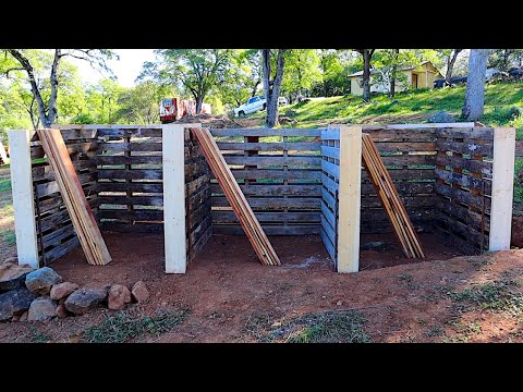 PALLET COMPOST BINS | Building Our Homestead