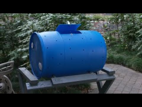 How to Build a Compost Bin | HGTV